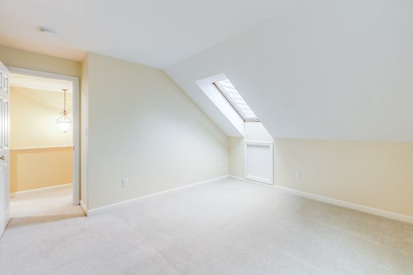 Empty room, Interior, Pendant Lights