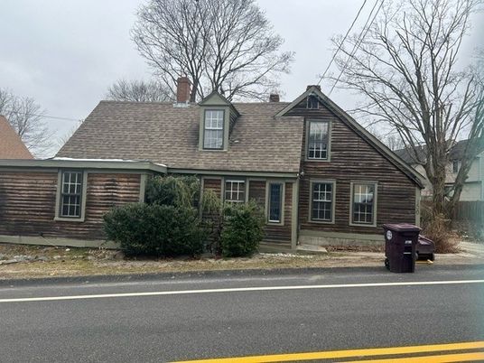 Exterior, Facade, Log Home