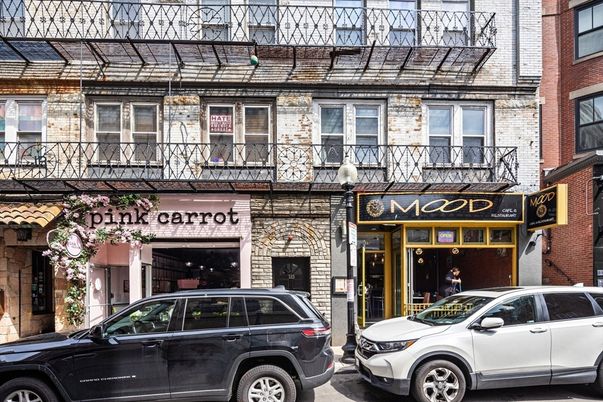 Exterior, Facade, Brick Facade, Rowhouse