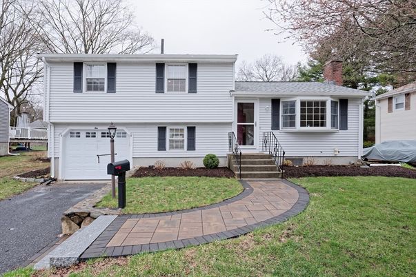Attached, Exterior, Facade, Split Level