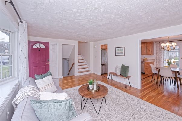Chandelier, Dining room, Interior, Living room, Wood Texture Flooring