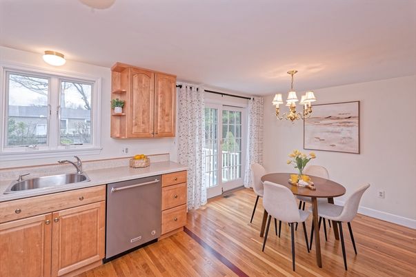 Chandelier, Dining room, Interior, Kitchen, Wood Texture Flooring