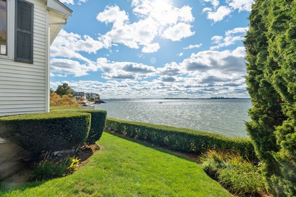 Exterior, Lake