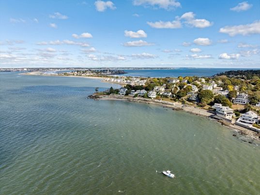 Exterior, Lake