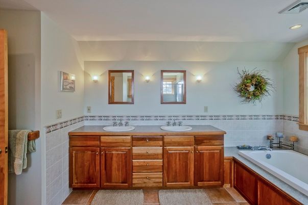 Bathroom, Dual Sink Vanities, Interior, Recessed Lighting