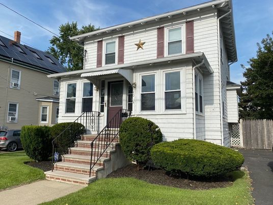 Exterior, Facade, Solar Panels, American Foursquare