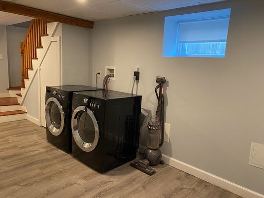 Interior, Recessed Lighting, Washer, Wood Texture Flooring