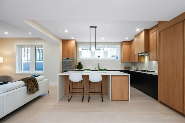 Interior, Kitchen, Living room, Pendant Lights, Recessed Lighting, Stainless Steel Appliances, Wood Texture Flooring