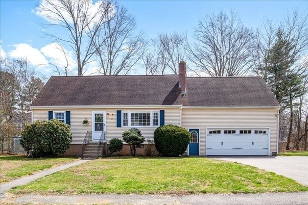 Attached, Exterior, Facade, Cape Cod