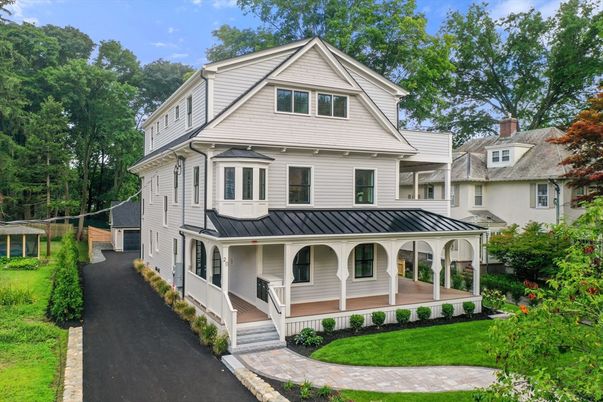 Exterior, Facade, Queen Anne Victorian