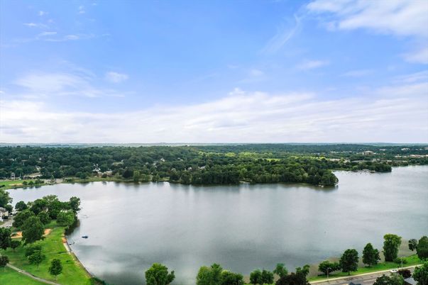 Exterior, Lake