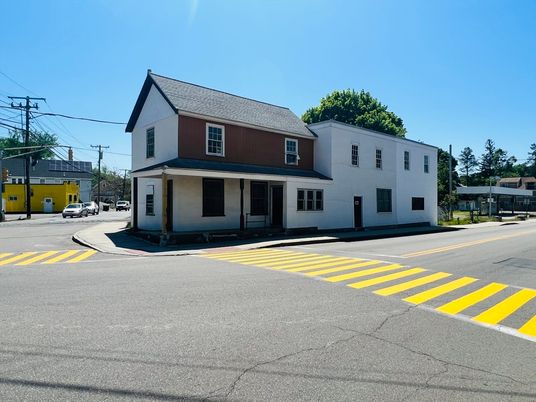 Exterior, Facade, Farmhouse