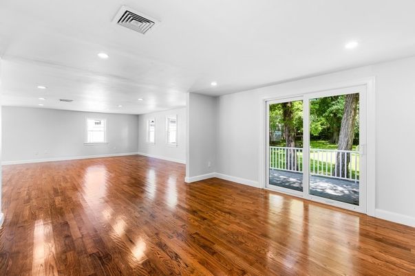Empty room, Interior, Recessed Lighting, Wood Texture Flooring