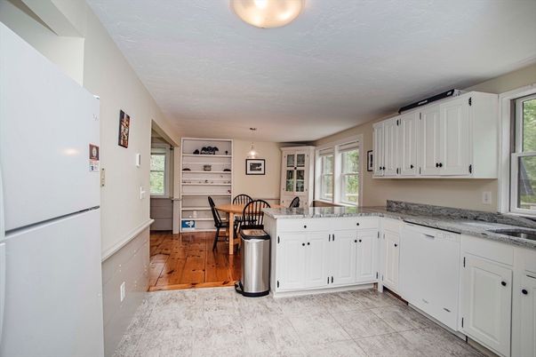 Dining room, Interior, Kitchen, Pendant Lights, Wood Texture Flooring