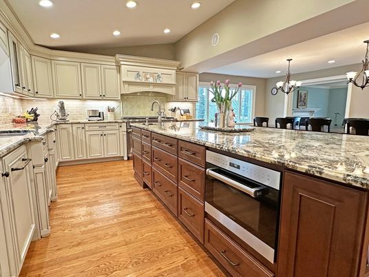 Chandelier, Dining room, Interior, Kitchen, Pendant Lights, Recessed Lighting, Stainless Steel Appliances, Wood Texture Flooring
