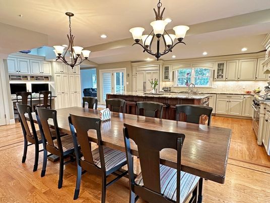 Chandelier, Dining room, Interior, Kitchen, Recessed Lighting, Wood Texture Flooring