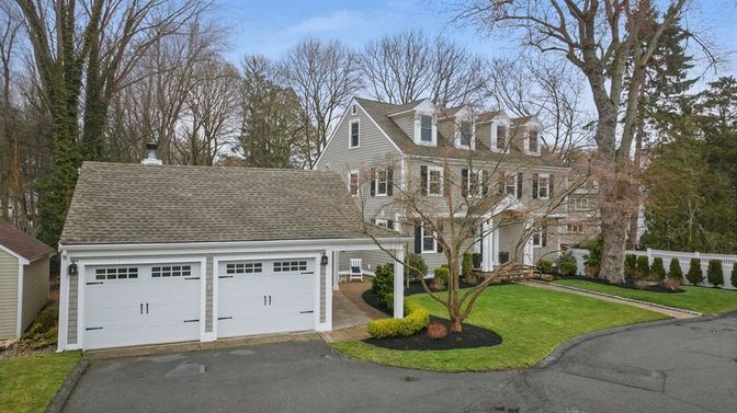 Attached, Exterior, Facade, Cape Cod