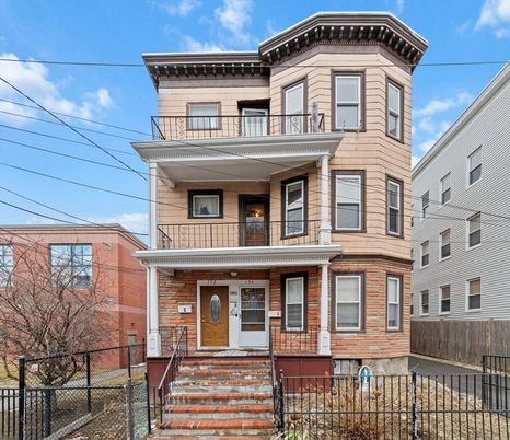 Exterior, Facade, Brick Facade, Queen Anne Victorian