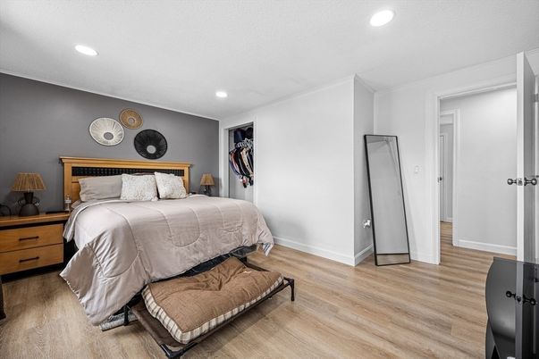 Bedroom, Interior, Recessed Lighting, Wood Texture Flooring