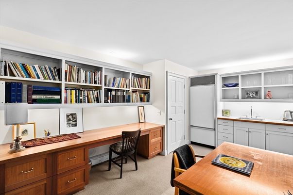 Home Office, Interior