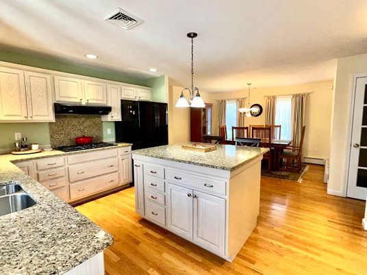 Dining room, Interior, Kitchen, Pendant Lights, Recessed Lighting, Wood Texture Flooring