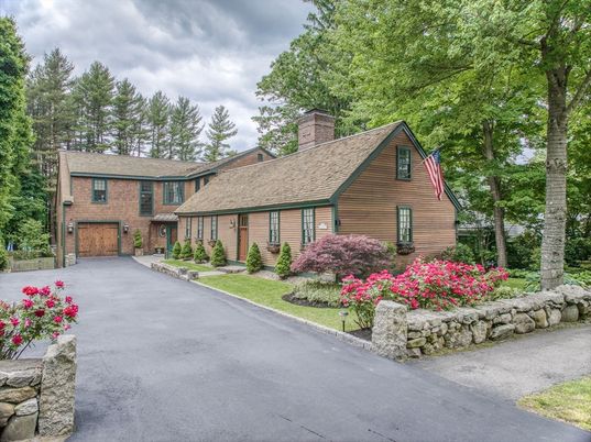 Attached, Exterior, Facade, Brick Facade, Log Home