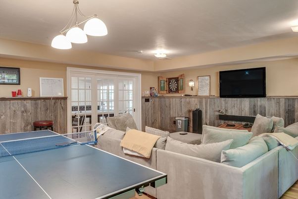 Game Room, Interior, Living room, Pendant Lights