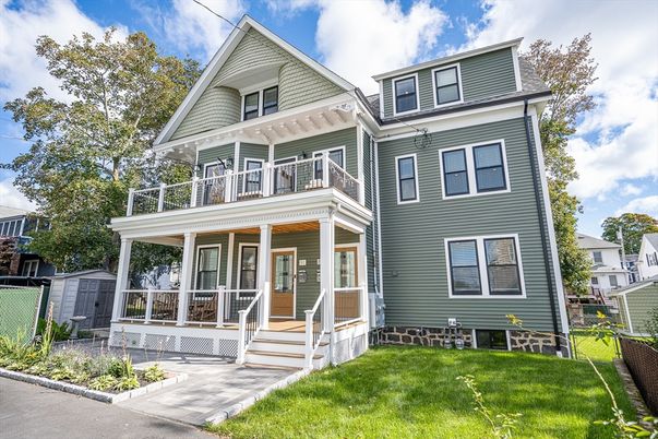 Exterior, Facade, Queen Anne Victorian