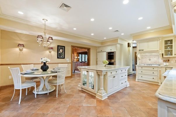 Chandelier, Dining room, Interior, Kitchen, Recessed Lighting, Stainless Steel Appliances