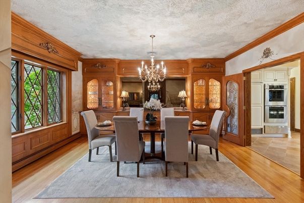 Chandelier, Dining room, Interior, Kitchen, Stainless Steel Appliances, Wood Texture Flooring