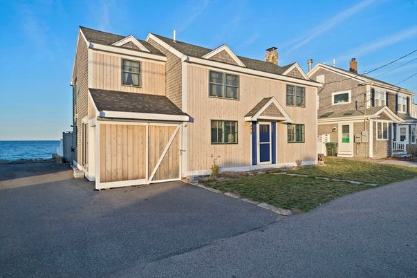 Exterior, Facade, Water, Rowhouse