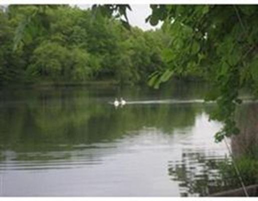 Exterior, Lake