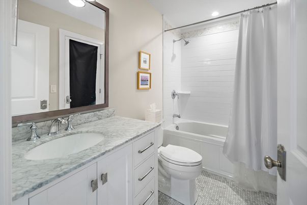 Bathroom, Interior, Recessed Lighting