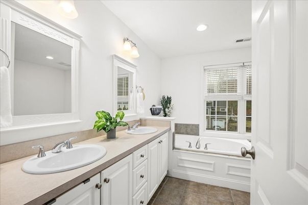 Bathroom, Dual Sink Vanities, Interior, Recessed Lighting