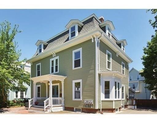 Exterior, Facade, American Foursquare