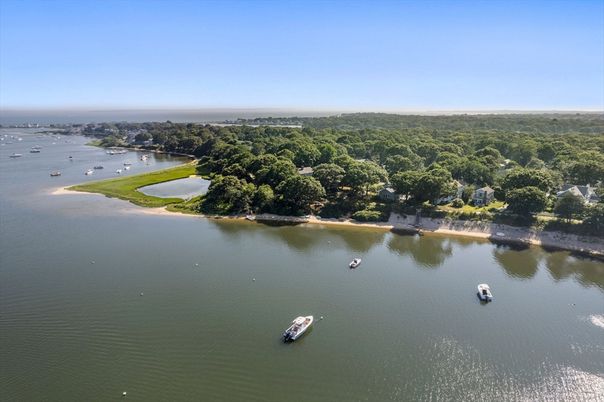 Exterior, Lake