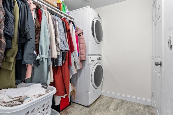 Interior, Utility Closets, Walk-in Closets, Washer, Wood Texture Flooring
