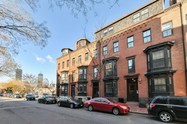 Exterior, Facade, Brick Facade, Rowhouse