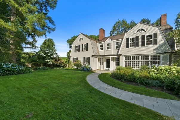 Backyard, Exterior, Facade, Queen Anne Victorian