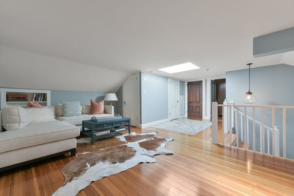 Interior, Living room, Pendant Lights, Wood Texture Flooring