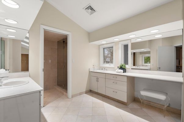 Bathroom, Dual Sink Vanities, Interior, Recessed Lighting