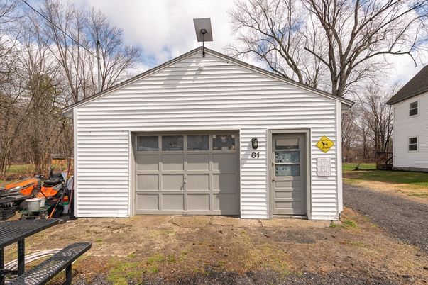 Detached Garage, Exterior