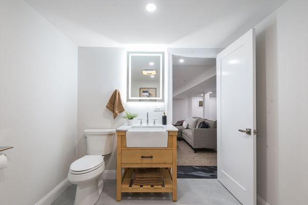 Bathroom, Interior, Living room, Recessed Lighting