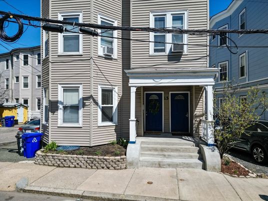 Exterior, Facade, Rowhouse