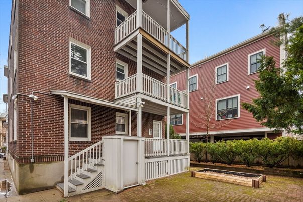 Exterior, Facade, Brick Facade, Rowhouse