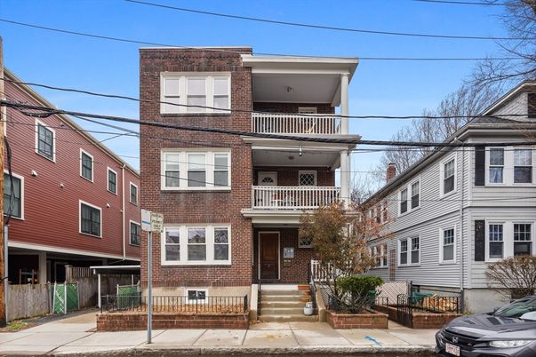 Exterior, Facade, Brick Facade, Rowhouse