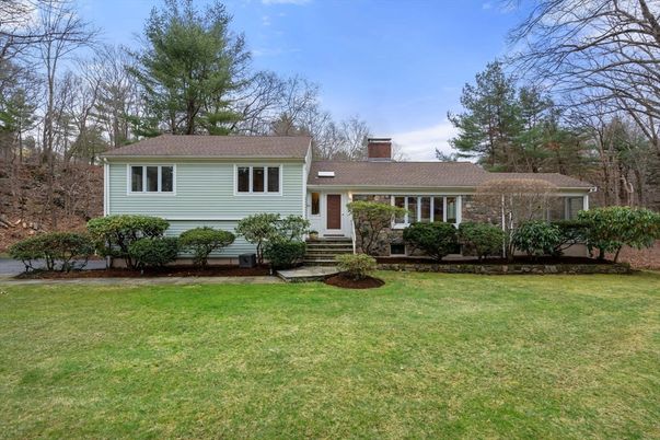 Backyard, Exterior, Facade, Split Level