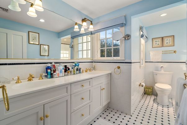 Bathroom, Dual Sink Vanities, Interior, Recessed Lighting