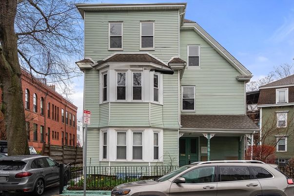 Exterior, Facade, Queen Anne Victorian