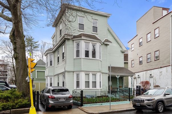 Exterior, Facade, Queen Anne Victorian